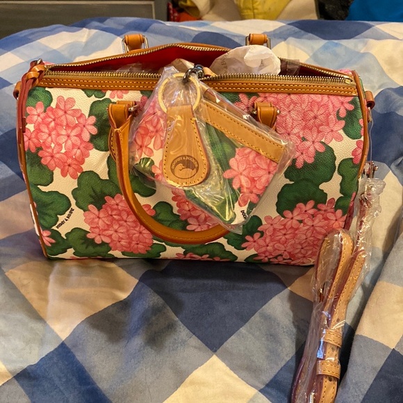 Dooney & Bourke geranium print crossbody satchel BRAND NEW never used! - Picture 2 of 2